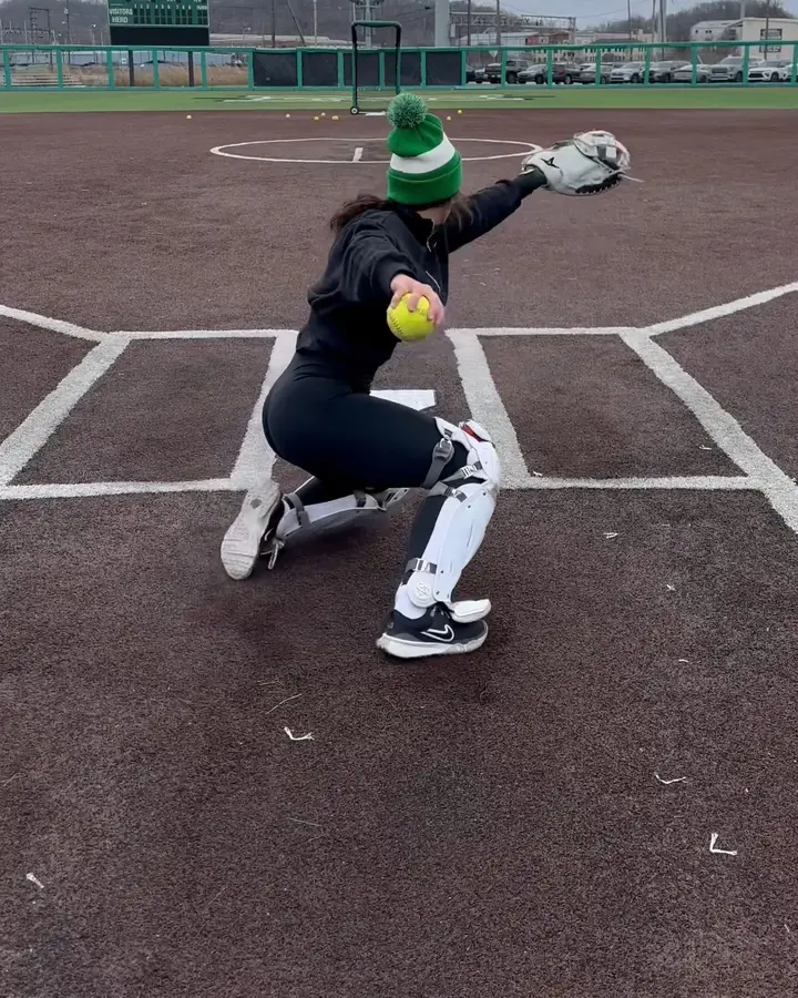 Reagan Glanz: Warm up to throw with me
